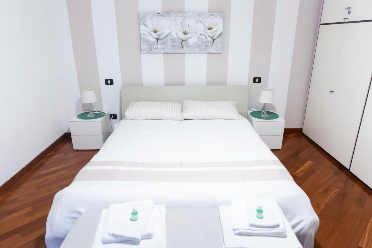 Sweet House Corso Genova Apartment มิลาน ภายนอก รูปภาพ