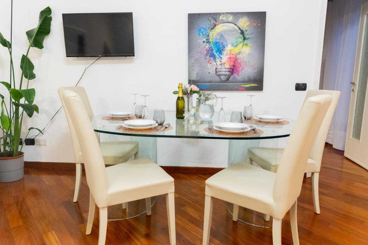 Sweet House Corso Genova Apartment มิลาน ภายนอก รูปภาพ