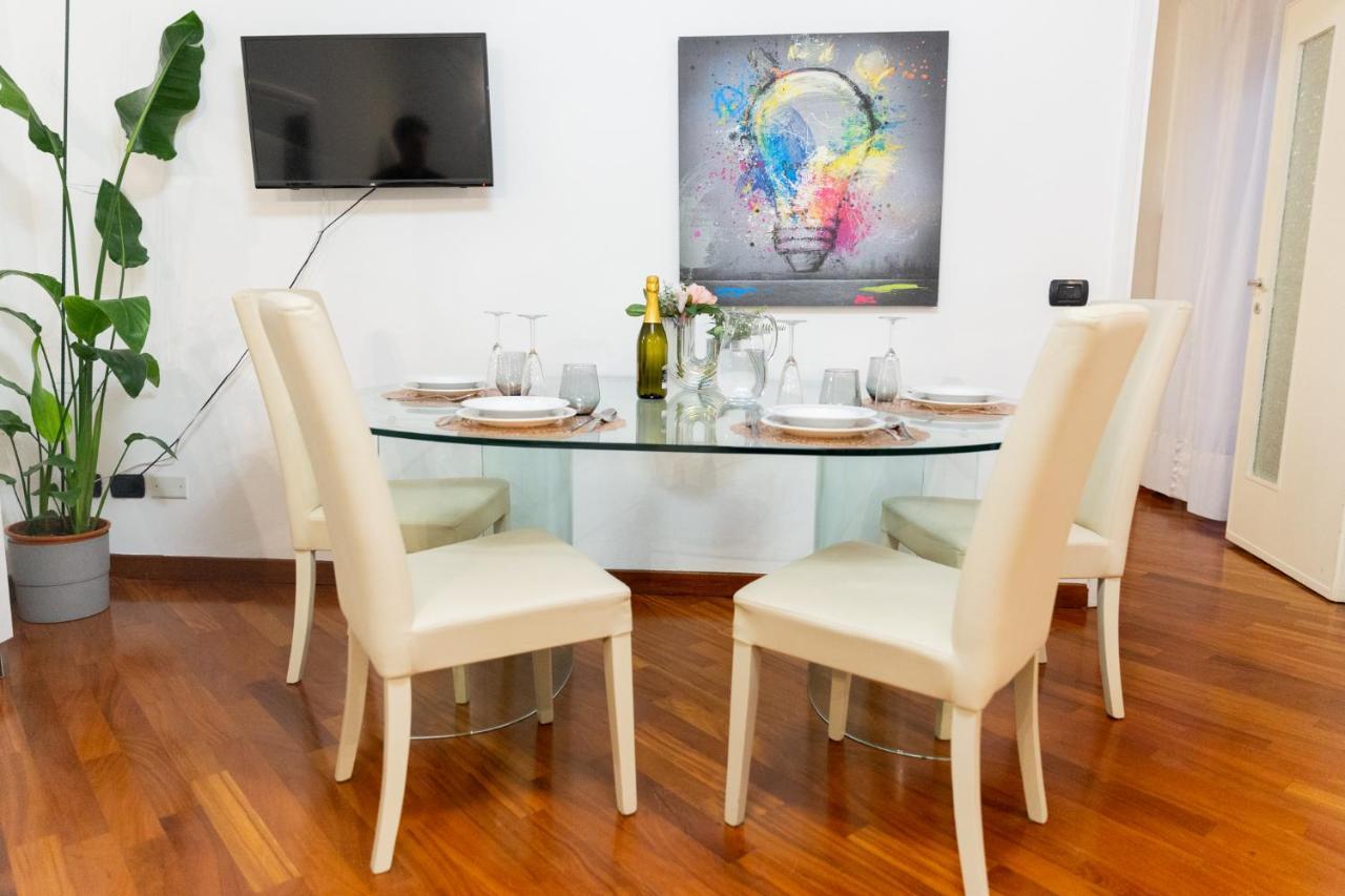 Sweet House Corso Genova Apartment มิลาน ภายนอก รูปภาพ
